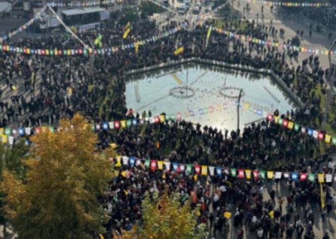 ‘Demokrasi ve Özgürlük’ mitinginde Öcalan sloganları atıldı